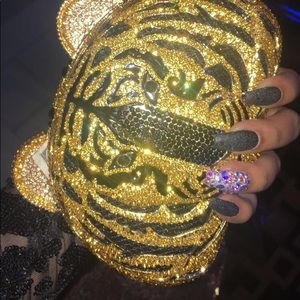 Crystal clutch 🐯